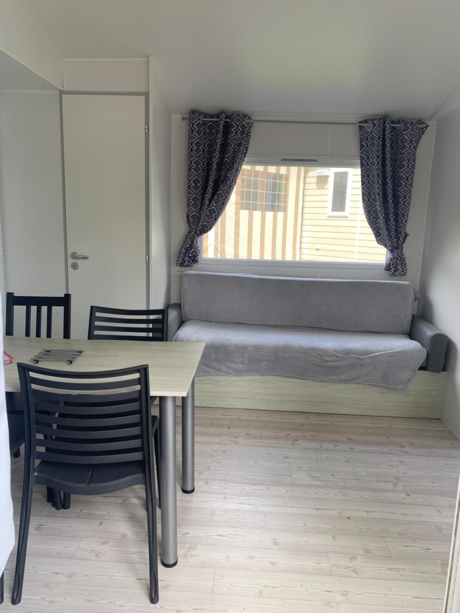Mobil Home 10 M Et Mme Colas Litteau Exterior photo